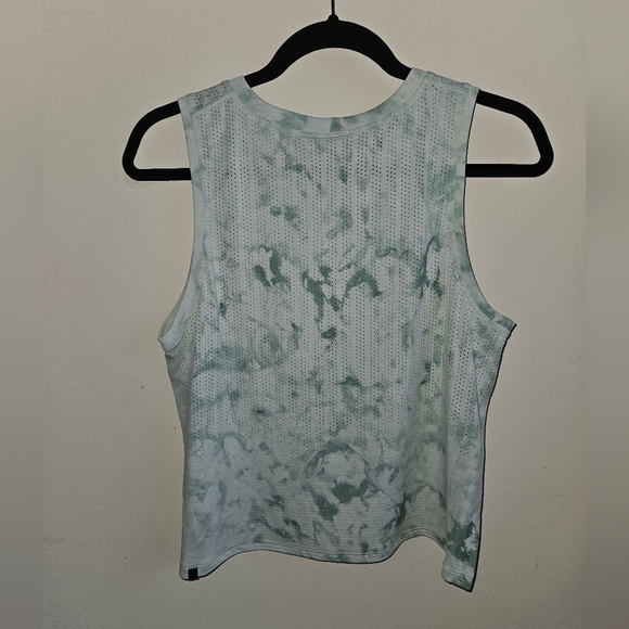 Lululemon Train To Be Tank Top in Rainstripe Sheer Cloud Wash Rainforest Green - Picture 5 of 5